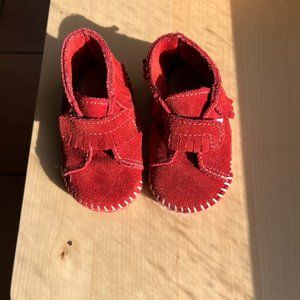 Minnetonka Moccasins red toddler size 5